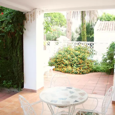 Veranda House Near The Beach Holiday home